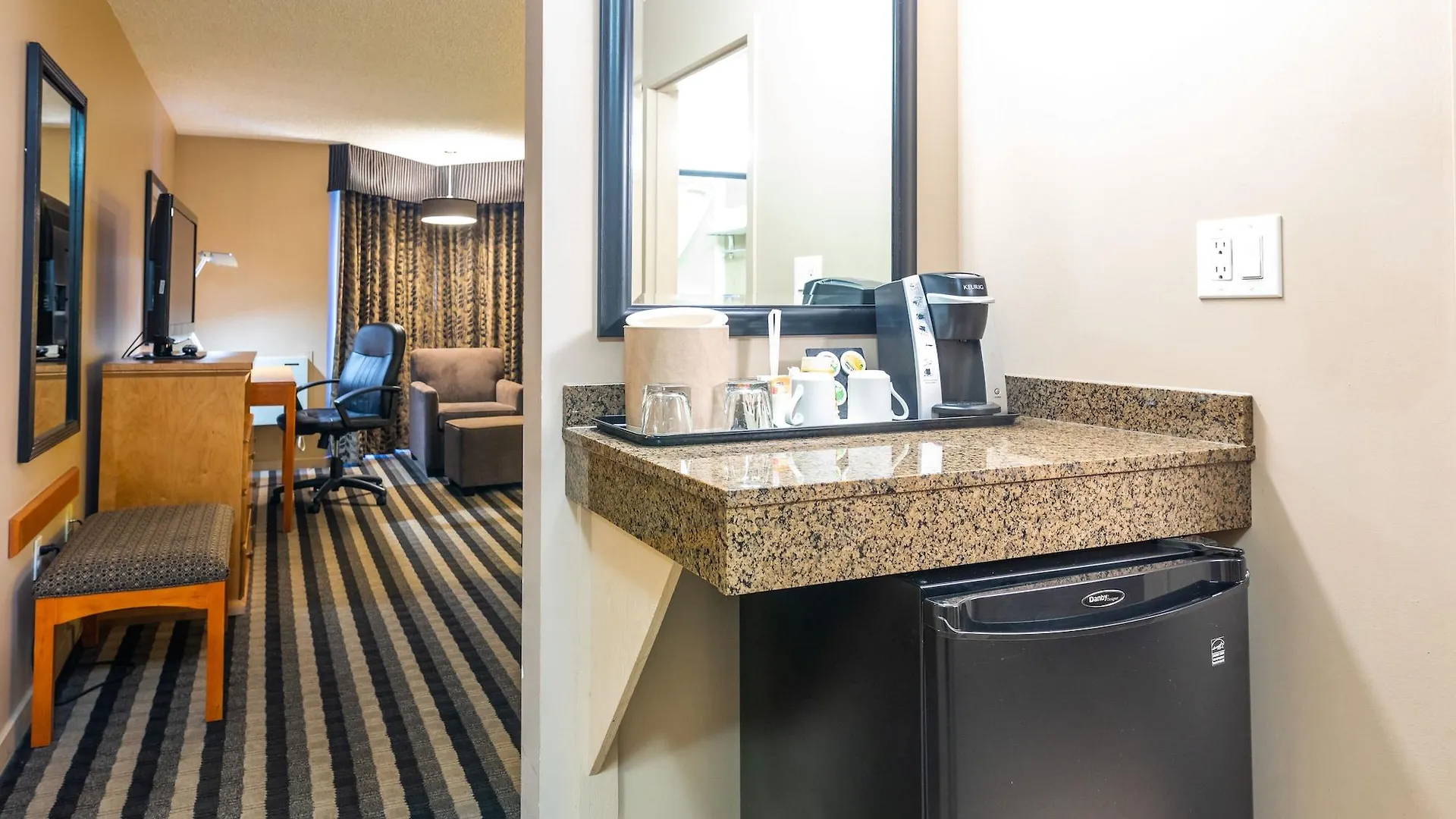 Royal Hotel West Edmonton, Trademark Collection By Wyndham  Edmonton