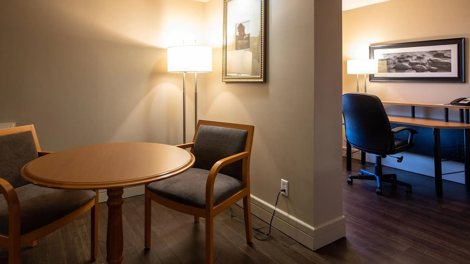 Royal Hotel West Edmonton, Trademark Collection By Wyndham