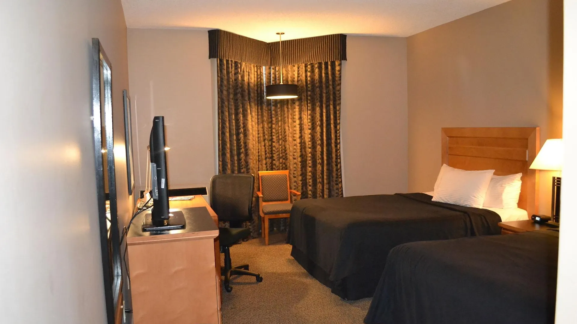 Royal Hotel West Edmonton, Trademark Collection By Wyndham