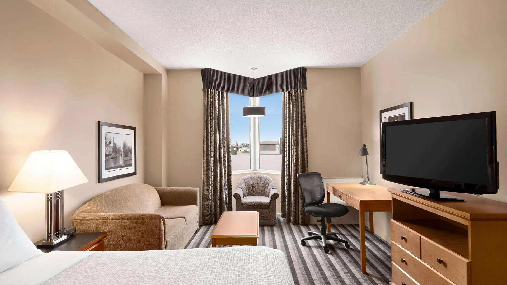 Royal Hotel West Edmonton, Trademark Collection By Wyndham  Edmonton