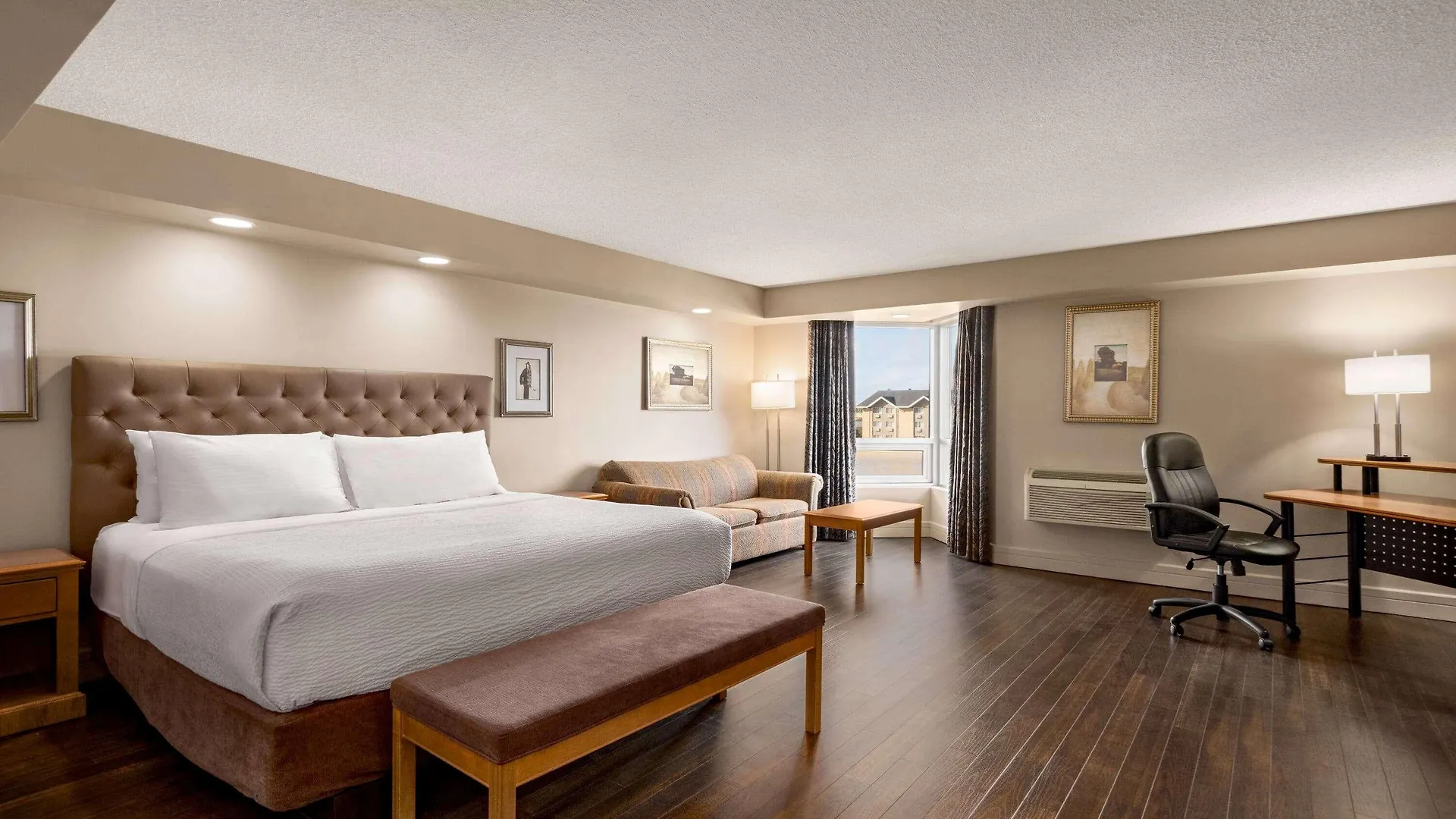 Royal Hotel West Edmonton, Trademark Collection By Wyndham