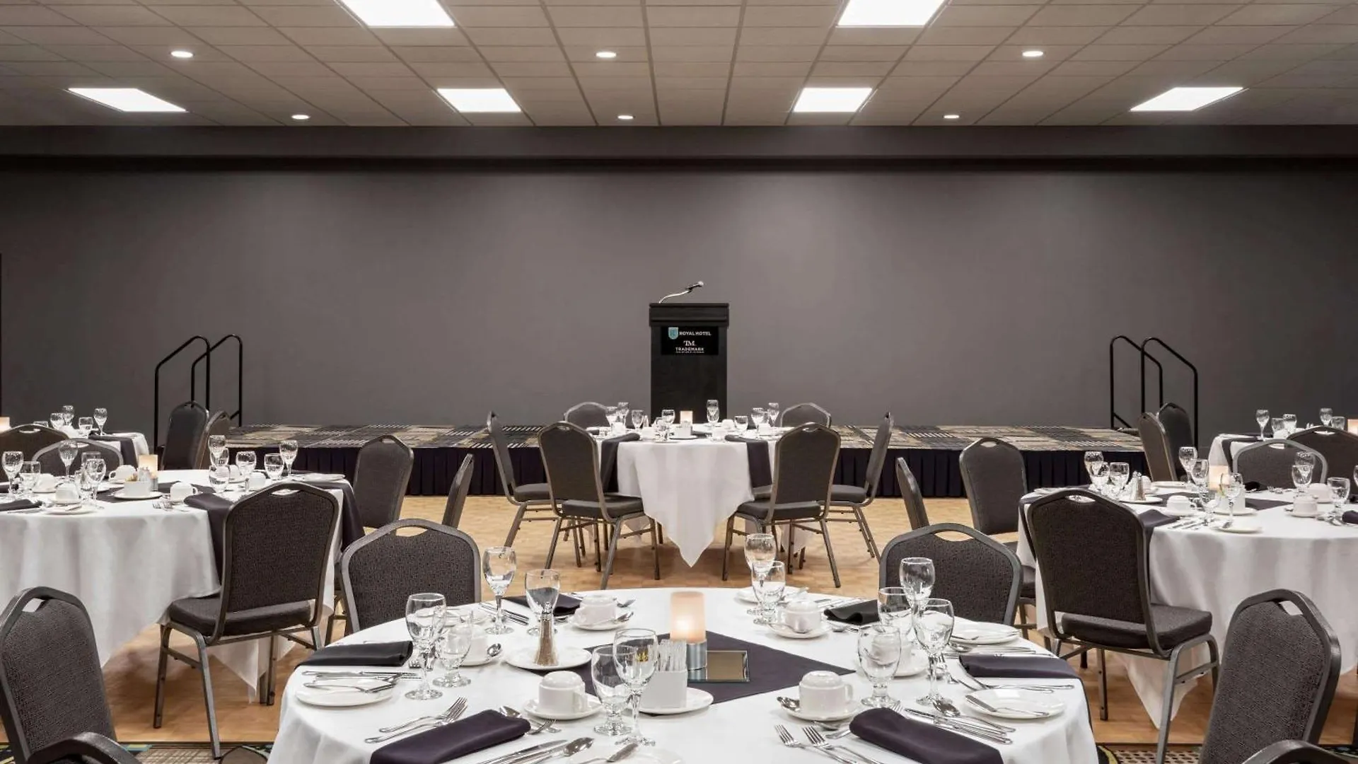 Royal Hotel West Edmonton, Trademark Collection By Wyndham Canadá