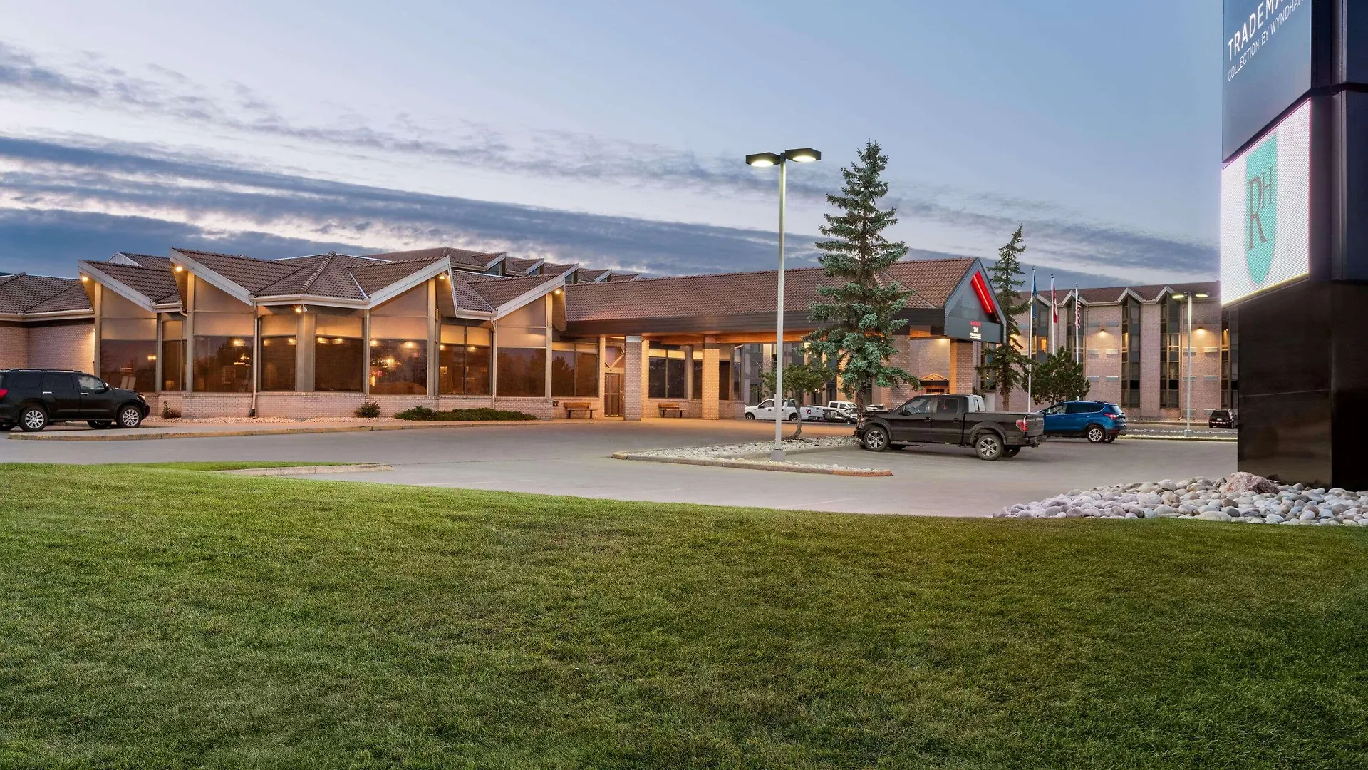 Royal Hotel West Edmonton, Trademark Collection By Wyndham Edmonton