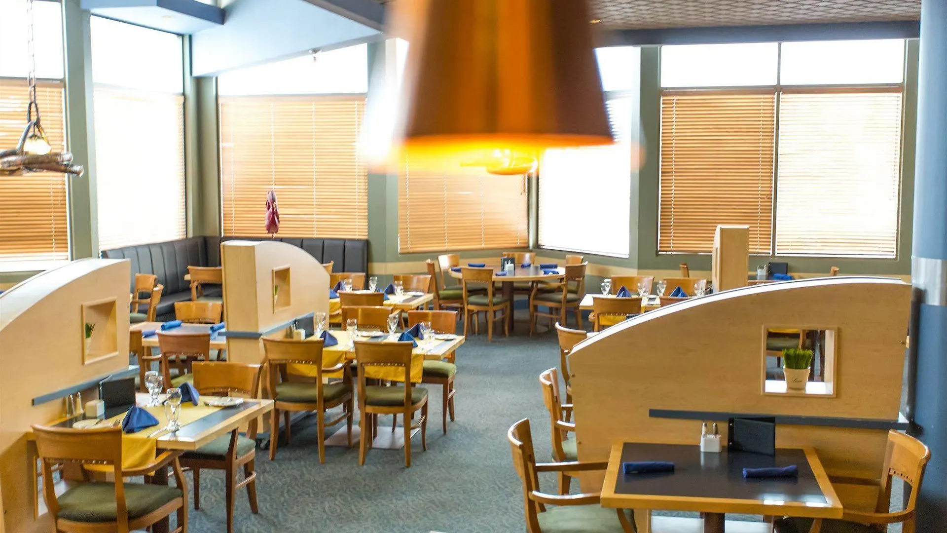 Royal Hotel West Edmonton, Trademark Collection By Wyndham 3*, Edmonton